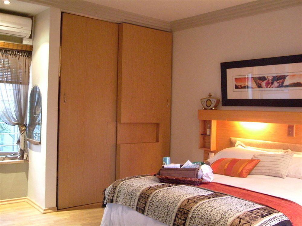 Twin Waters Guest House Randburg Esterno foto