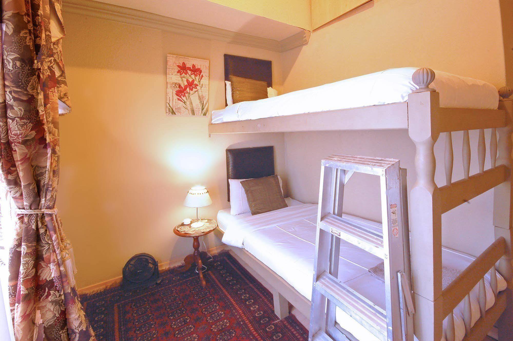 Twin Waters Guest House Randburg Esterno foto
